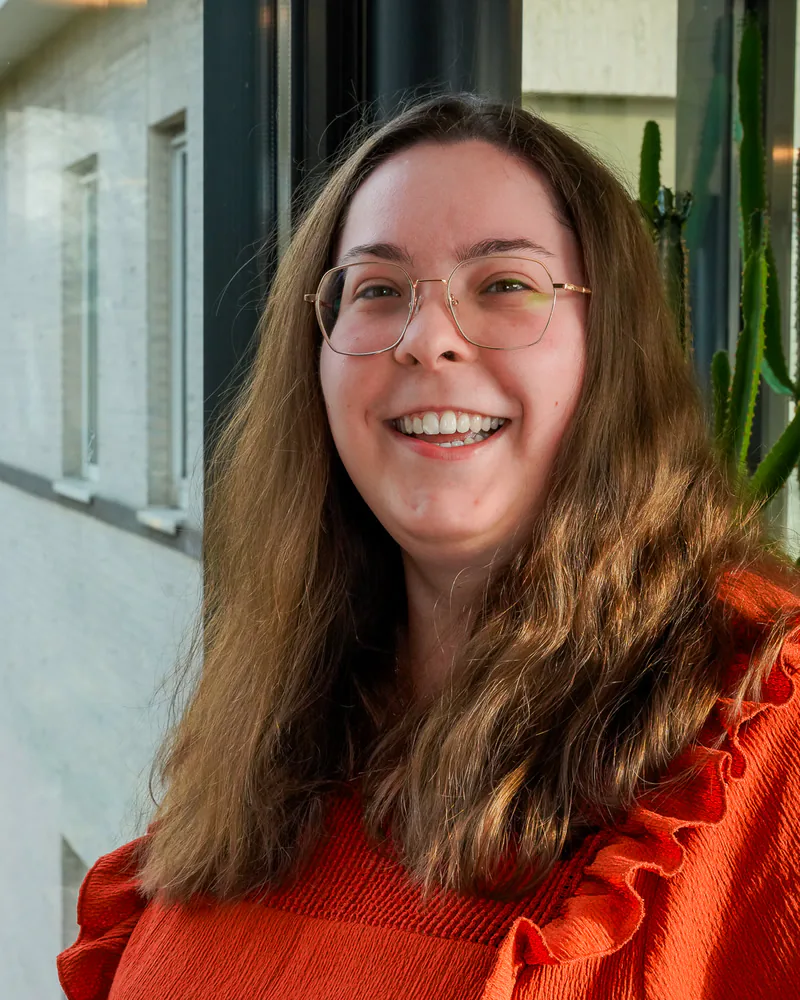 Portret van Daisy Vervoorn, junior HR-adviseur bij Thuis in HRM